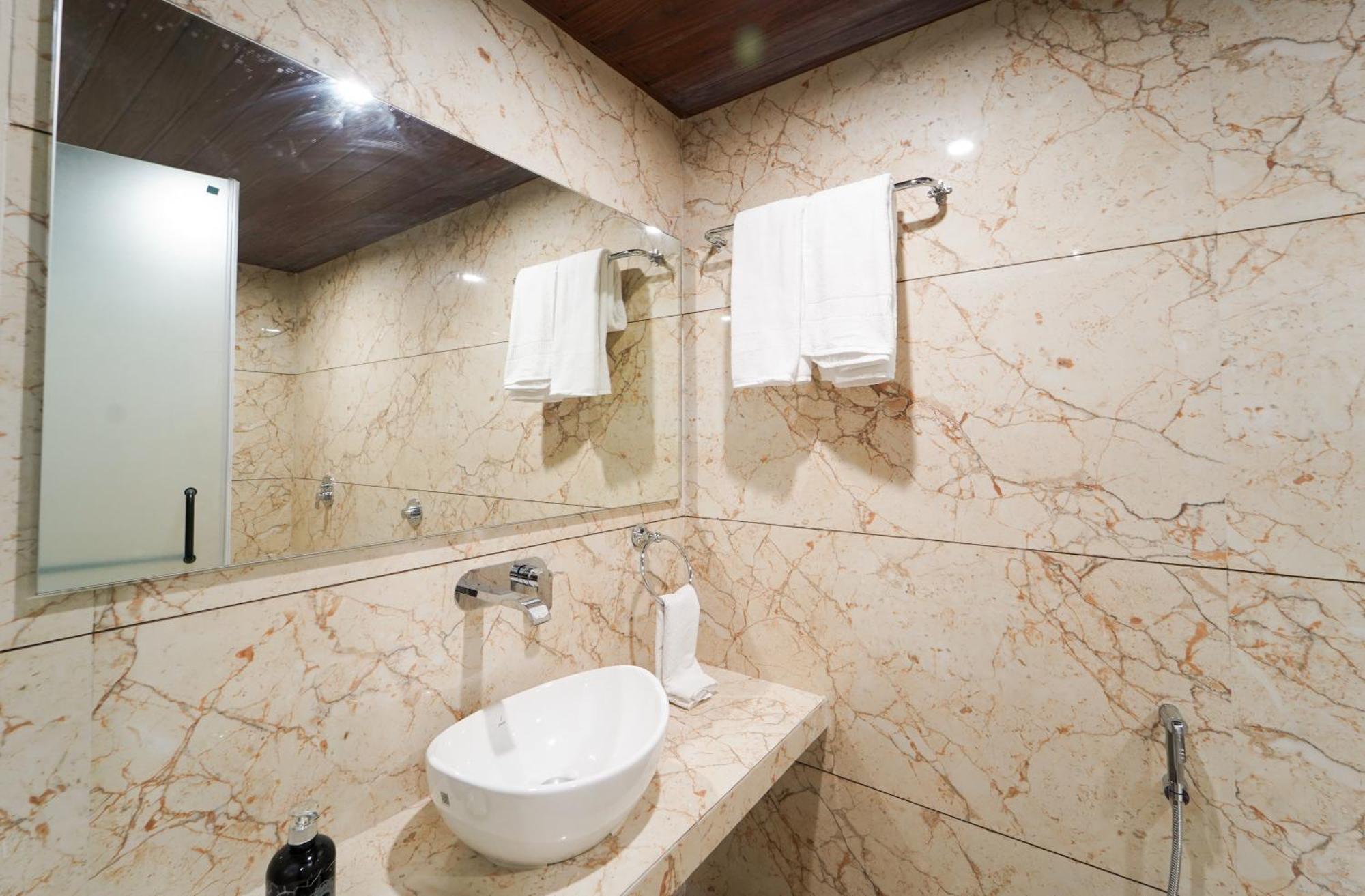 Hotel Bright Star มหาบาเลชวาร์ ภายนอก รูปภาพ