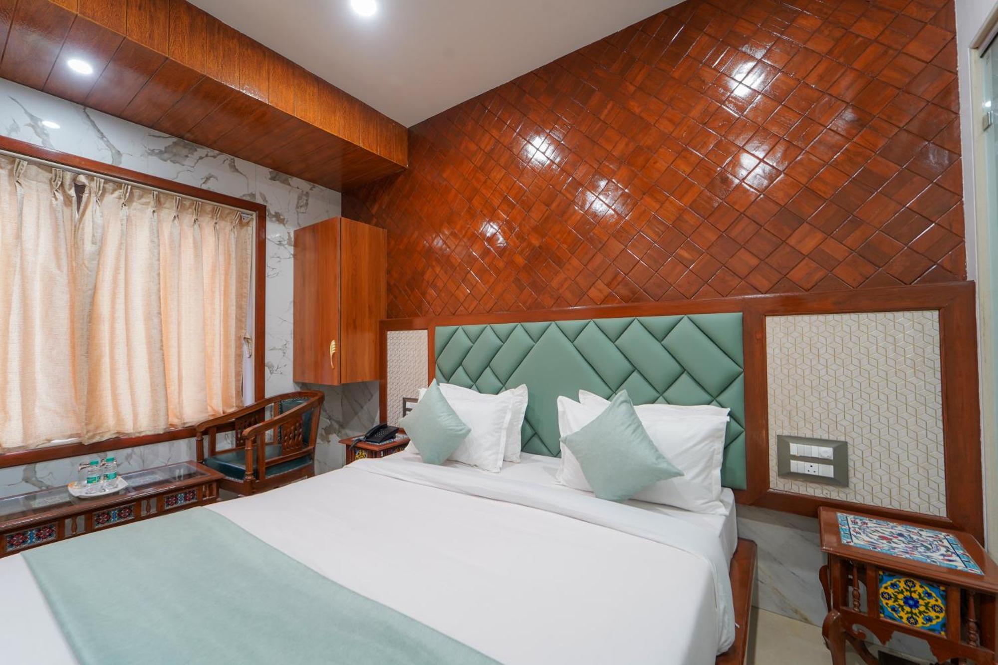 Hotel Bright Star มหาบาเลชวาร์ ภายนอก รูปภาพ