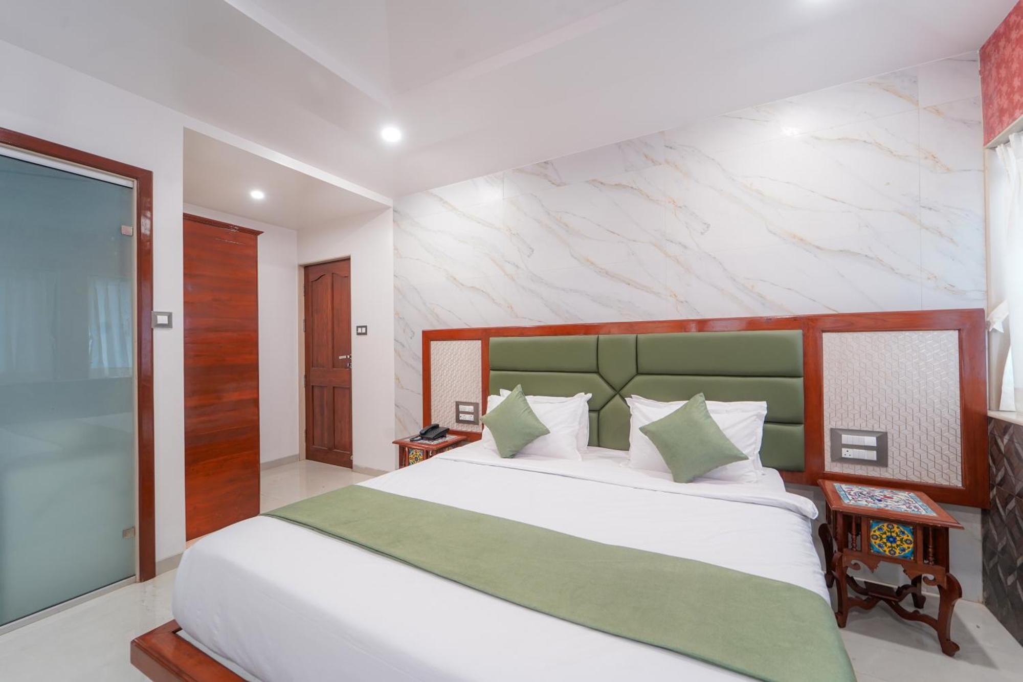 Hotel Bright Star มหาบาเลชวาร์ ภายนอก รูปภาพ