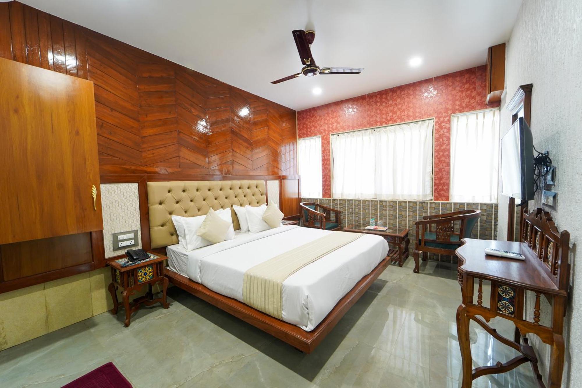 Hotel Bright Star มหาบาเลชวาร์ ภายนอก รูปภาพ