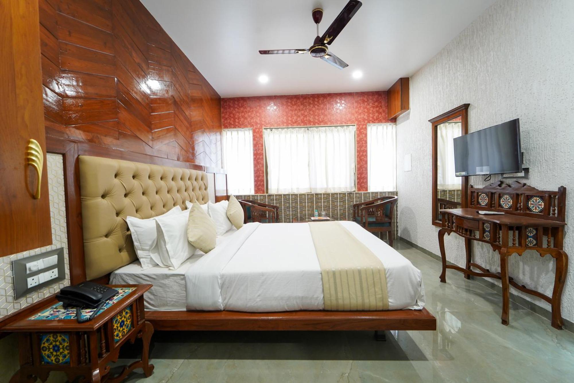 Hotel Bright Star มหาบาเลชวาร์ ภายนอก รูปภาพ